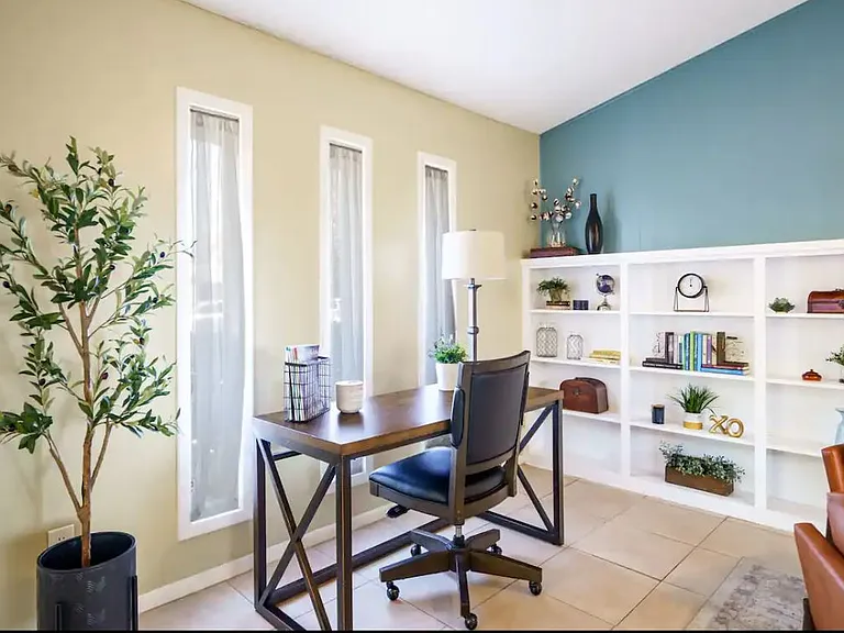 3817 Crater Lake Ct — Photo 2