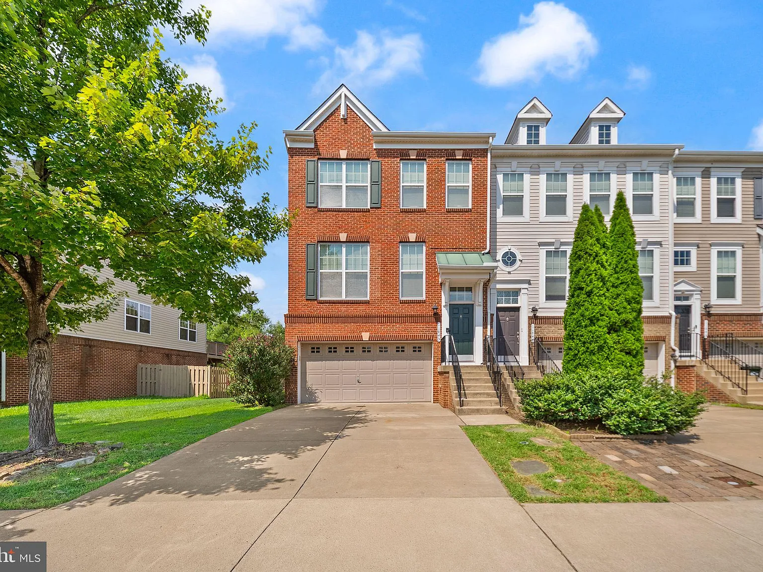 4 bed, 3.5 bath, 2289 sqft, $3,300 — Photo 1