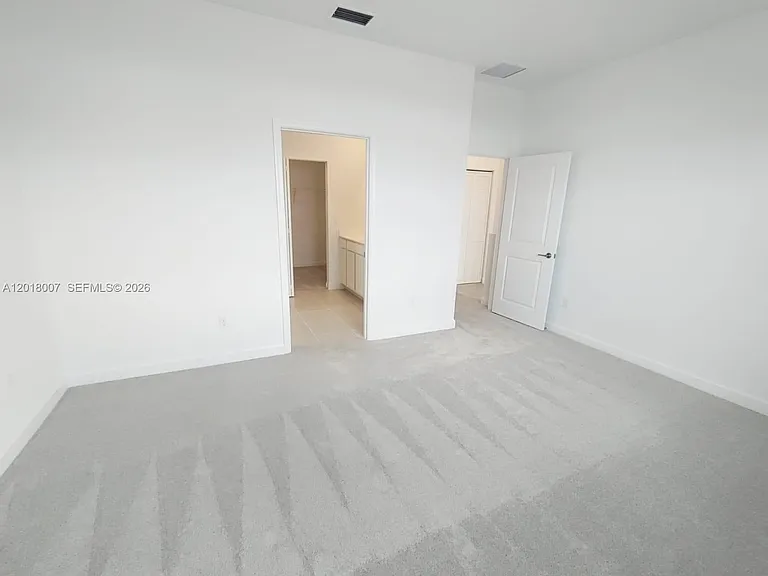535 SE Rivergrass St #535 — Photo 14
