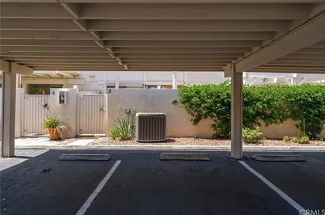 Car port / parking spot