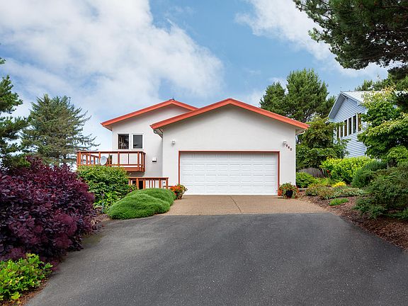 3rd image of 960 NW Estate Dr