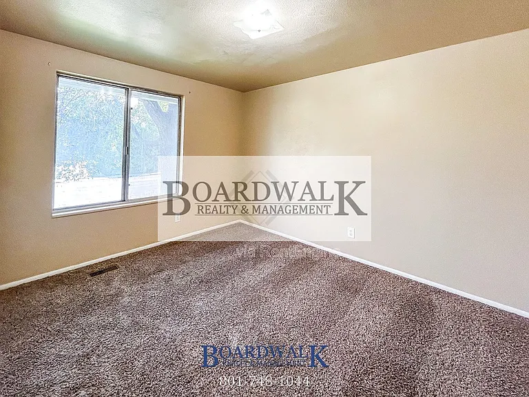 661 N 980 W — Photo 12