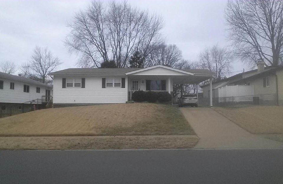 1145 DeWayne Front View