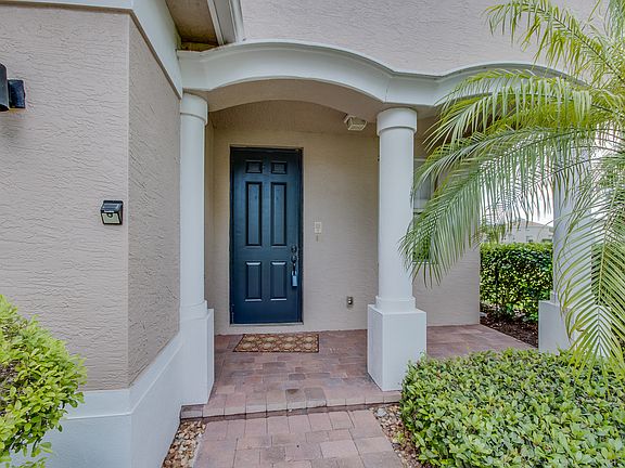 4th image of 9771 Silvercreek Ct