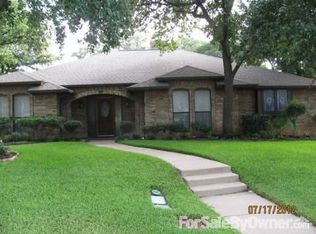 913 Larkspur Ln, Fort Worth, TX 76112