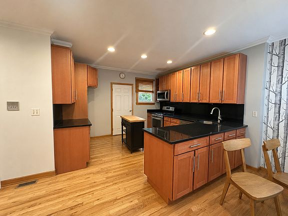 2nd image of 5252 S Drexel Ave APT 1A
