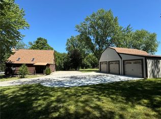 501 SE 21st St, Oak Grove, MO 64075