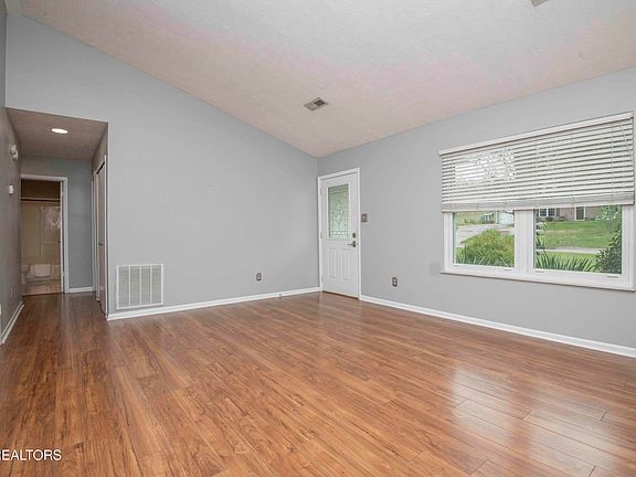 5th image of 8809 Flintlock Rd