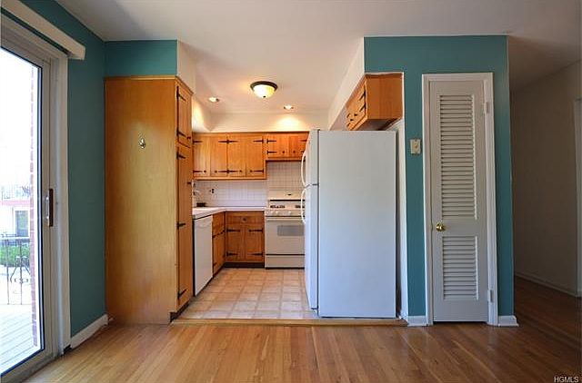 1st image of 2 Oxford Ct APT 8011
