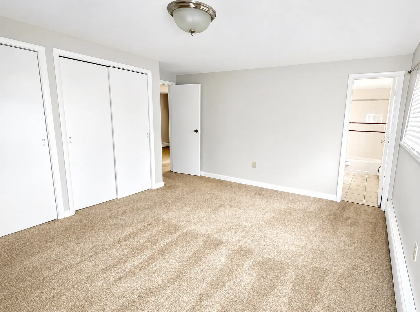 Cambridge Apartments — Photo 4