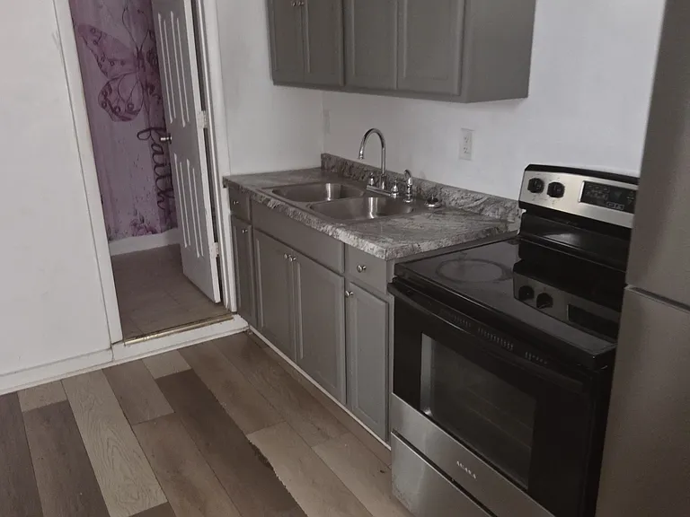 578 Crane St #1 — Photo 2