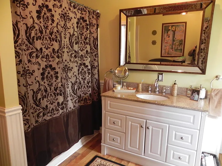 1301 W 9th St — Photo 34
