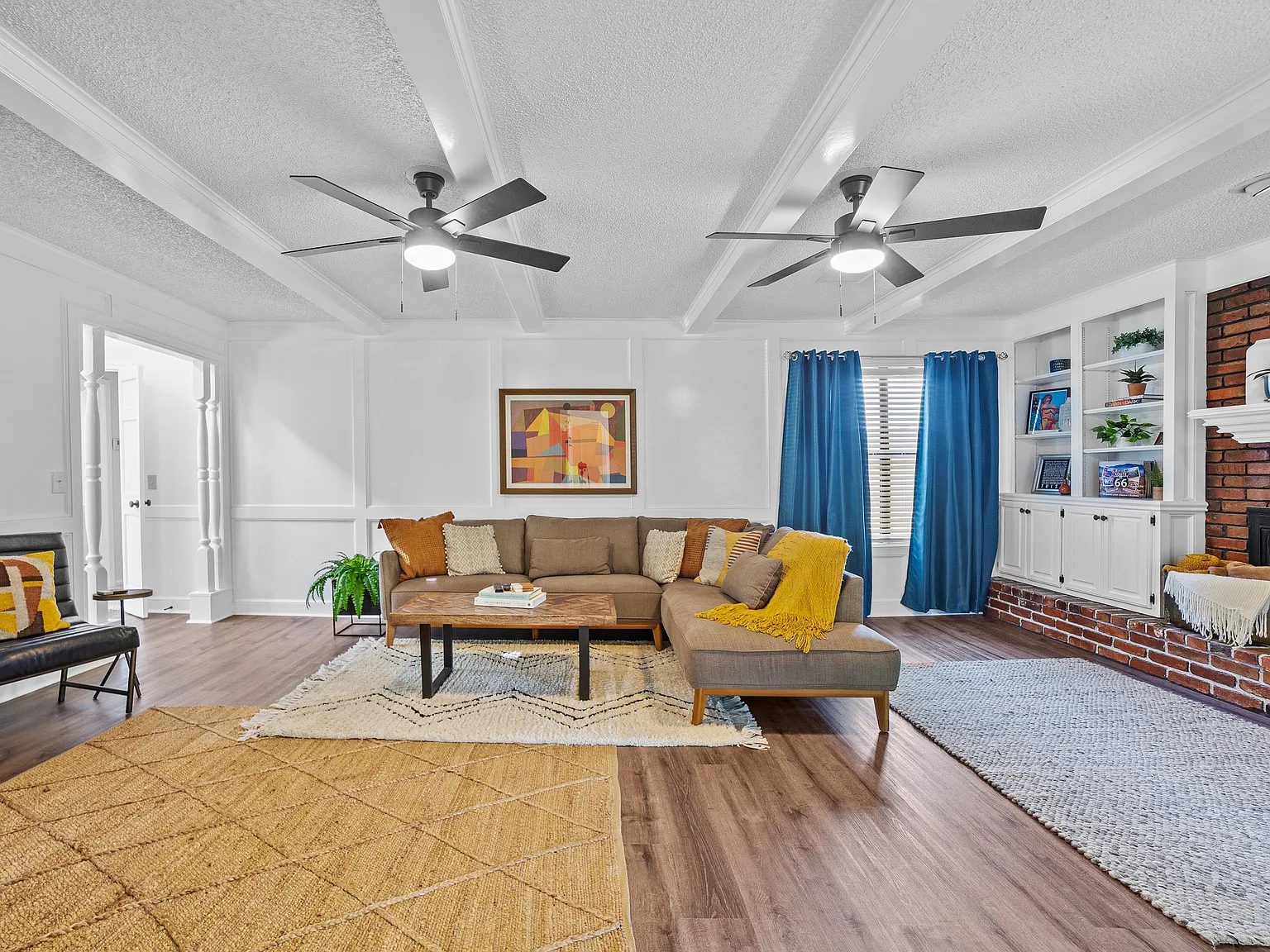 5 bed, 2.5 bath, 2559 sqft, $5,000 — Photo 2
