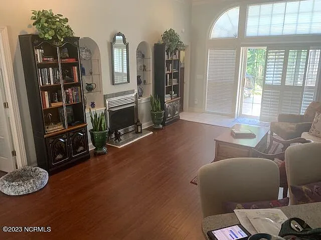 3 bed, 2.0 bath, $2,700 — Photo 3