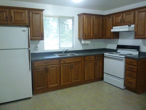 Take a closer look of the cabinets and counters