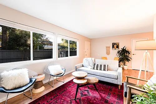 138 W Dana St #B Photo 1
