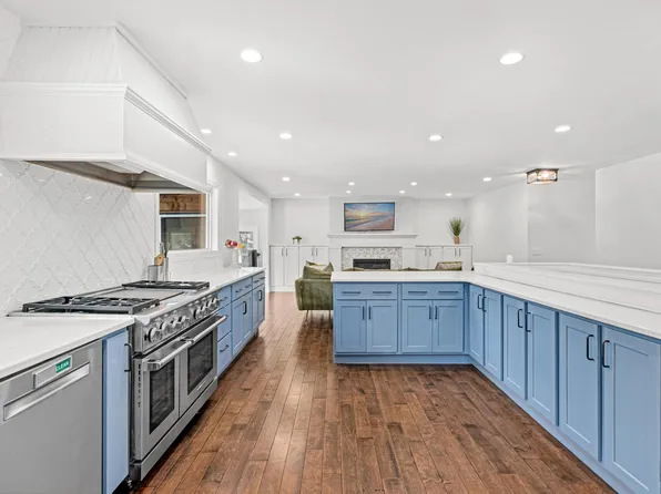 4555 Lenore Ln, Eagan, MN 55122