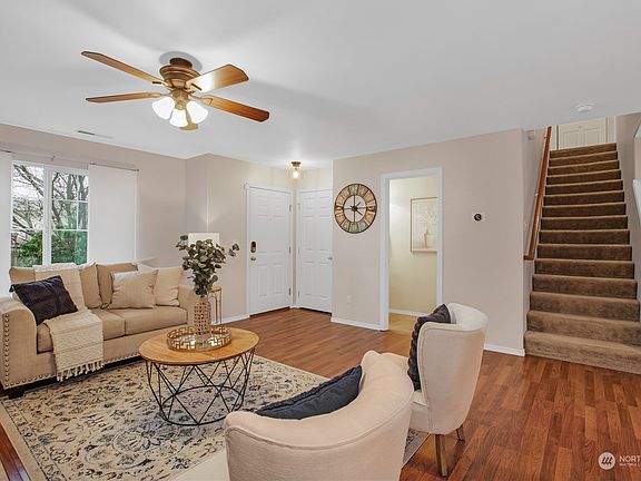 5th image of 9518 185th Street E