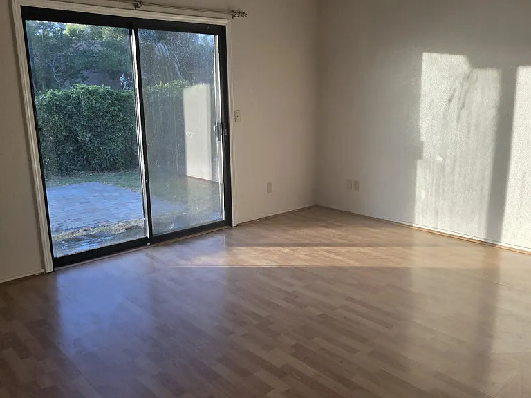 1120 Safford St — Photo 5