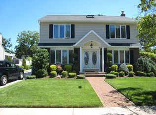 358 Fairway Dr, Franklin Square, NY 11010