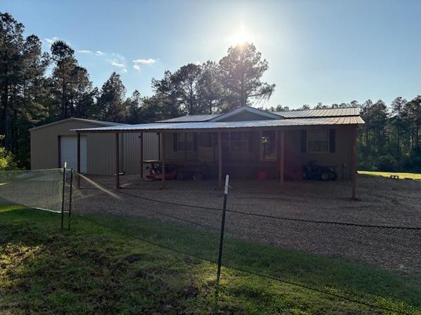 2013 Forest Rd, Hazlehurst, MS 39083