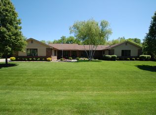 40 Seneca Ave E, Hawthorn Woods, IL 60047