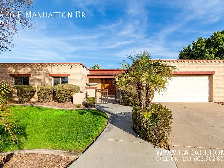 1426 E Manhatton Dr — Photo 2