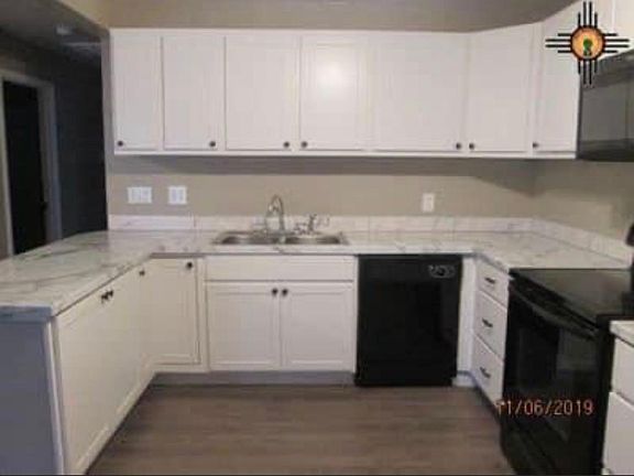 3rd image of 903 W 11th St