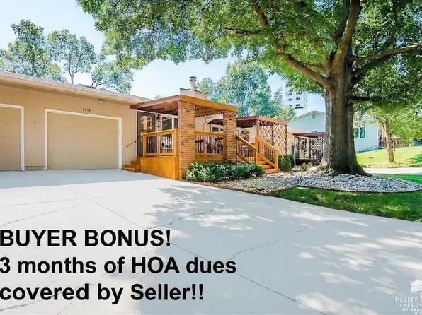 1614 Woodcrest Dr, Manhattan, KS 66502