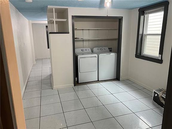 3rd image of 221 Lowerline St APT C