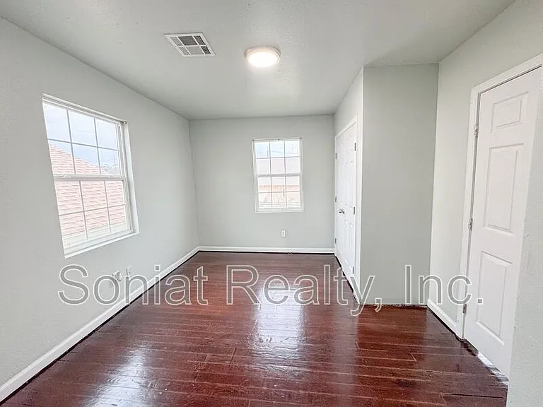 3433 Lasalle St — Photo 6