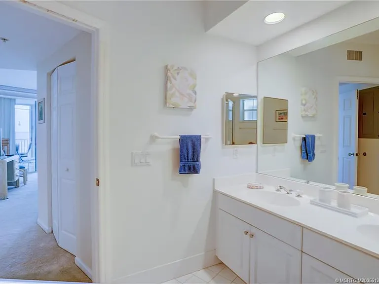 5750 NE Island Cove Way #3203 — Photo 45