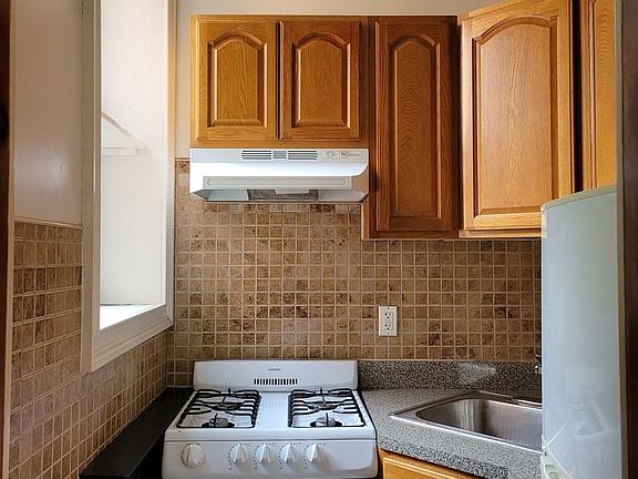 3rd image of 469 Clinton Ave #4L