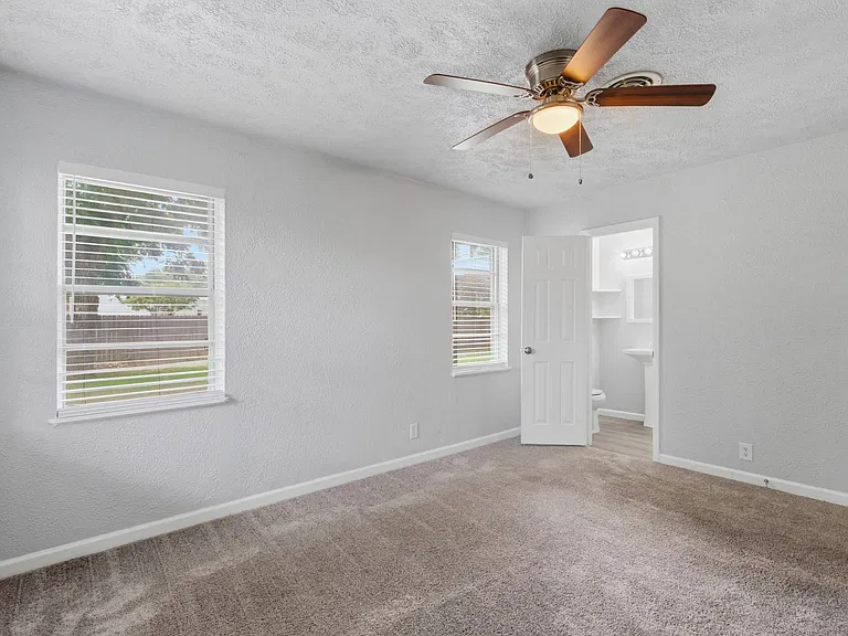 2120 Nottingham Blvd — Photo 17