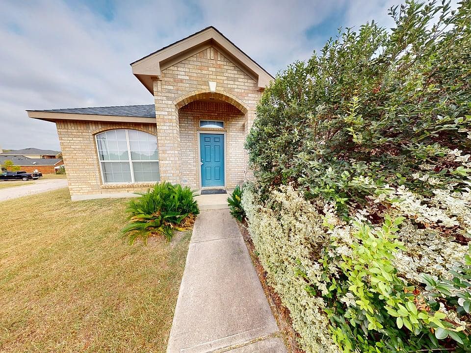 1st image of 601 Cattail Cir
