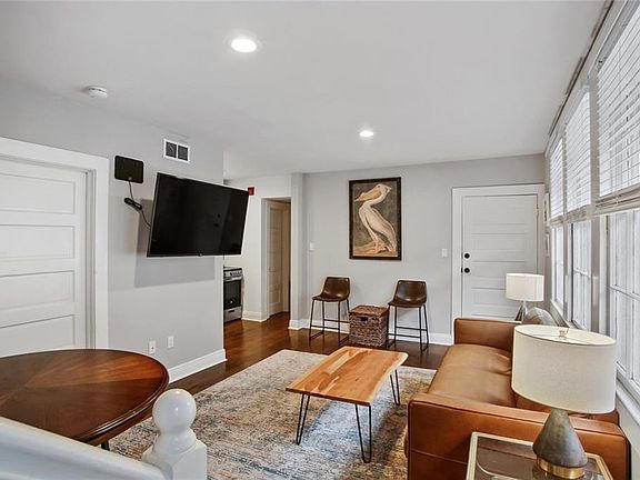 3rd image of 920 S Carrollton Ave APT M