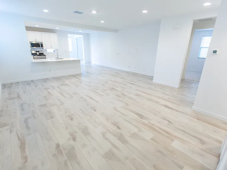 2243 E Ridgewood Ln — Photo 6
