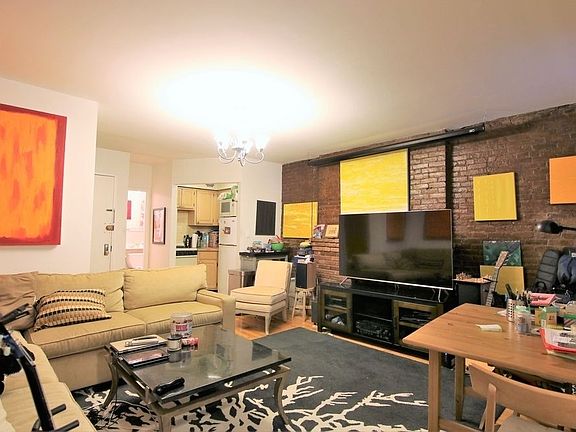 2nd image of 261 W 93rd St APT 8
