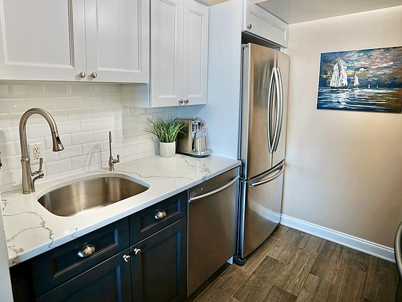 Quartz countertops and reverse osmosis drinking water system installed