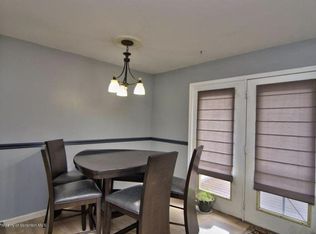 19 Briarwood Way, Clarks Summit, PA 18411