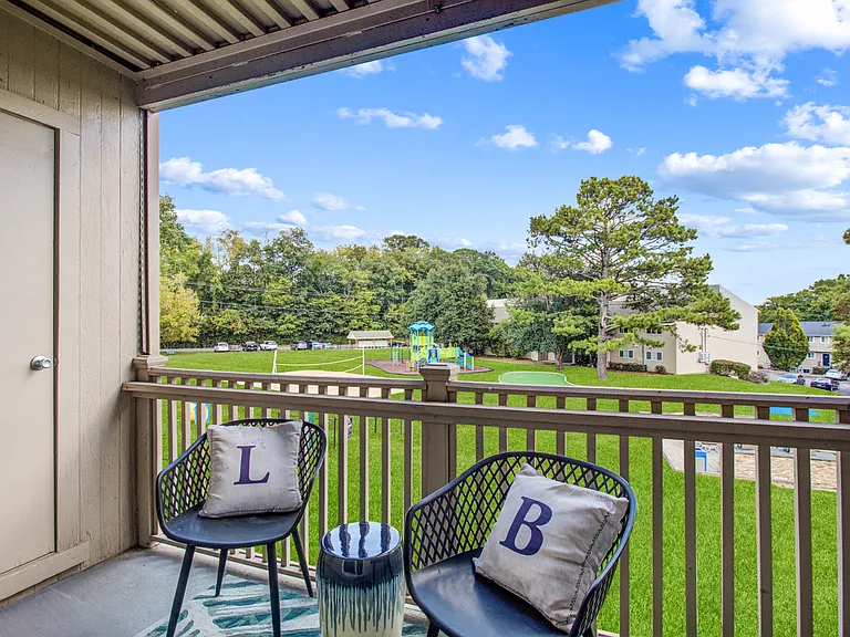 Lincoya Bay Apartments and Townhomes — Photo 9
