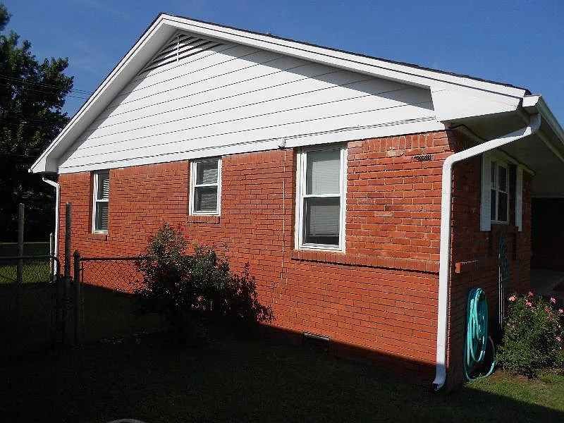3 bed, 1200 sqft, $1,500 — Photo 4