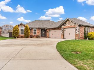 5652 S Cottonwood Dr, Battlefield, MO 65619