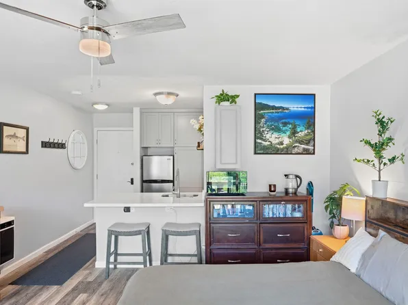 11591 Snowpeak Way #208, Truckee, CA 96161