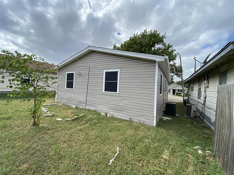 1124 F Ave — Photo 16