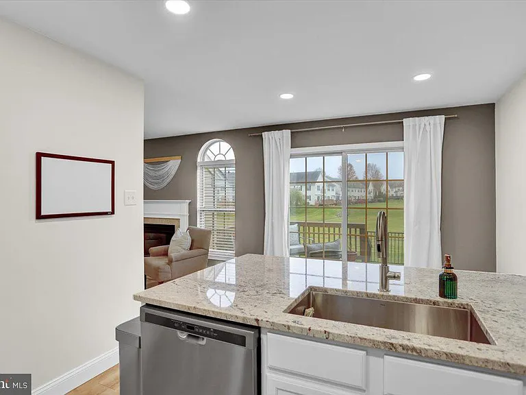 2305 Carriage Ln #2305 — Photo 10
