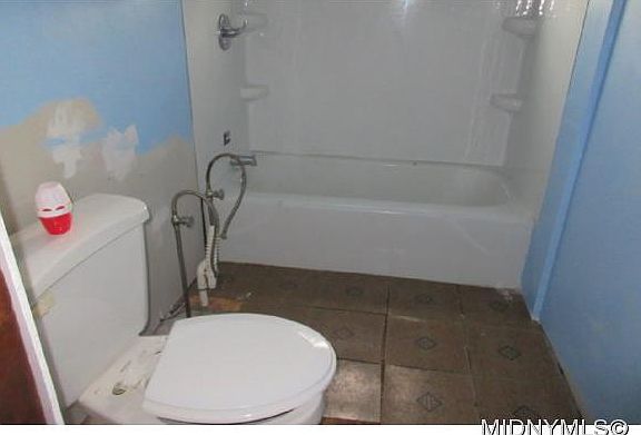 5th image of 105 N Frankfort St