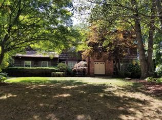 1 Yardley Dr, Dix Hills, NY 11746
