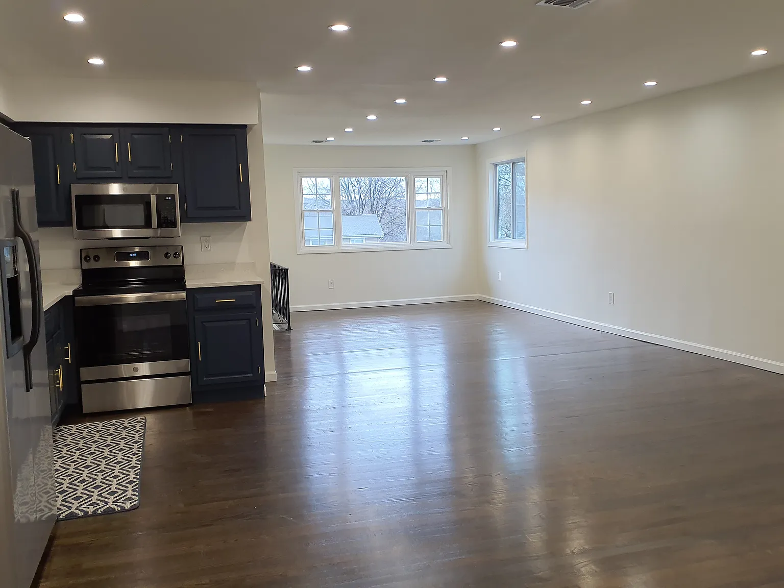 6 bed, $4,100 — Photo 4