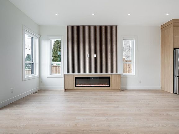 2nd image of 957 Edgar Ave #102